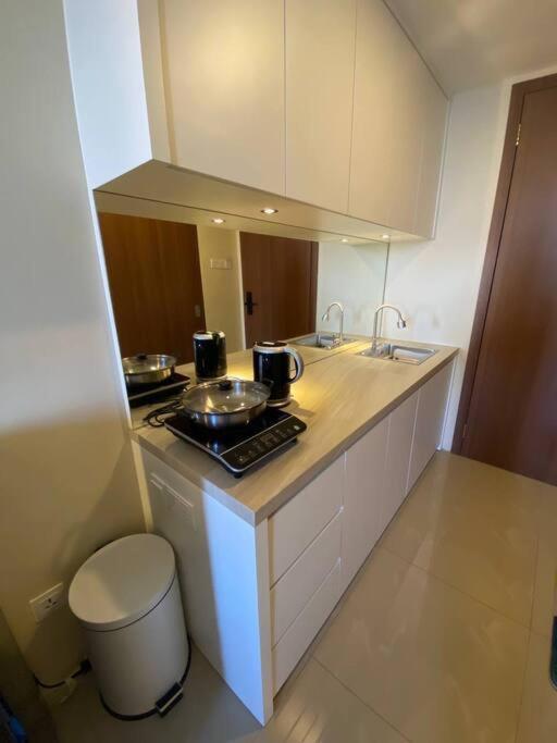 Nagoya Thamrin Apartment High Floor With View Ngoại thất bức ảnh