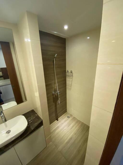 Nagoya Thamrin Apartment High Floor With View Ngoại thất bức ảnh