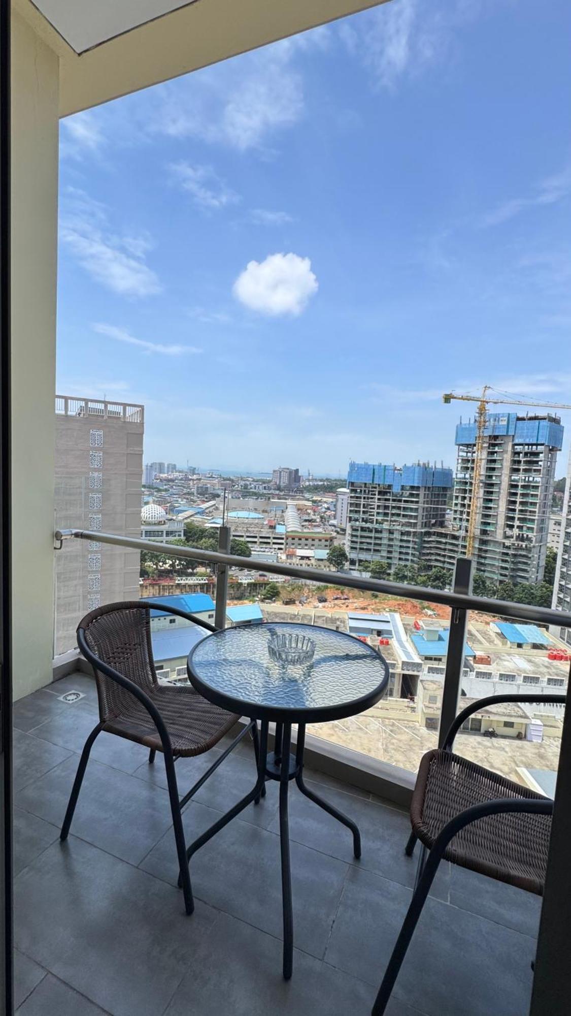 Nagoya Thamrin Apartment High Floor With View Ngoại thất bức ảnh