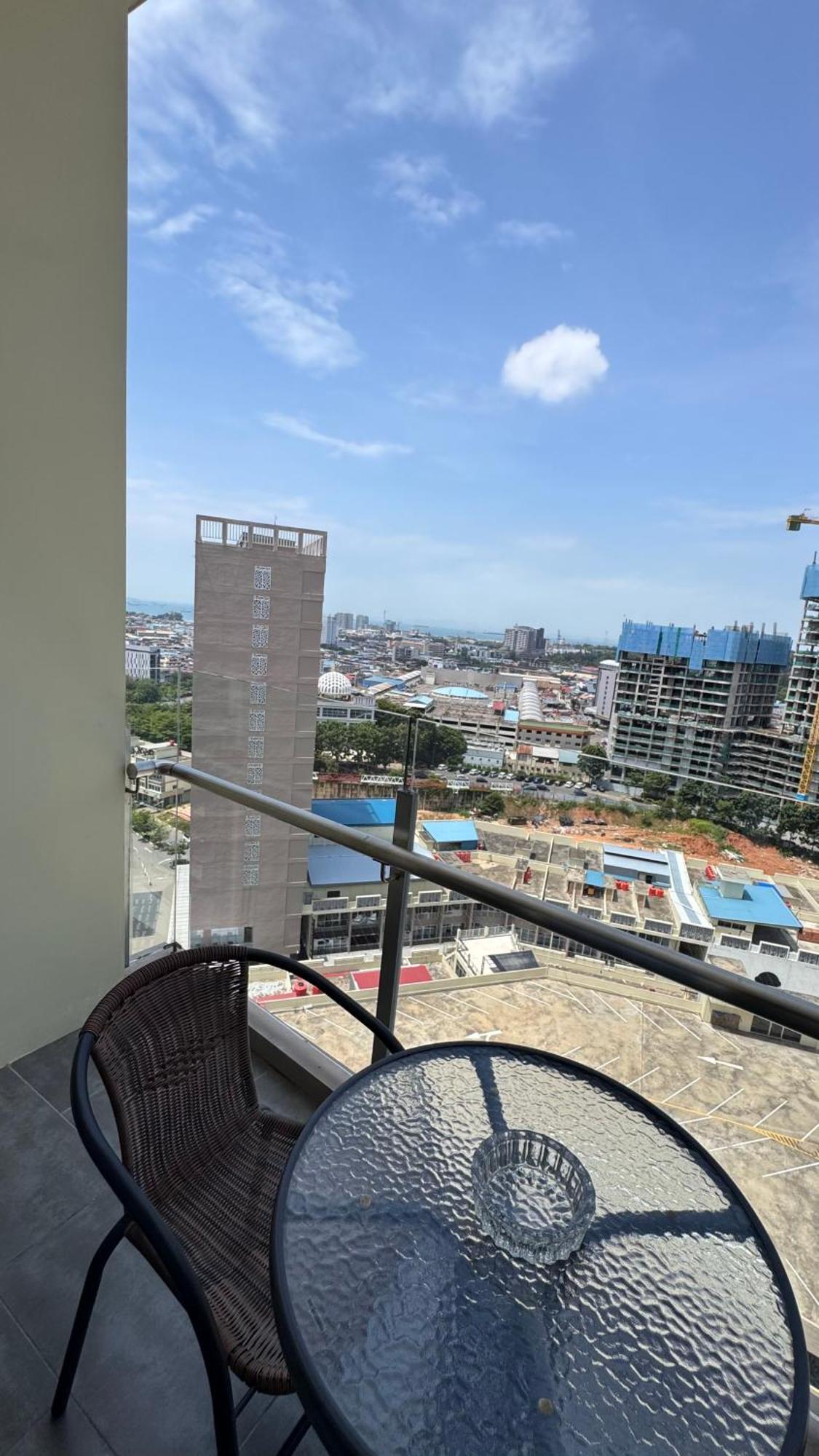Nagoya Thamrin Apartment High Floor With View Ngoại thất bức ảnh