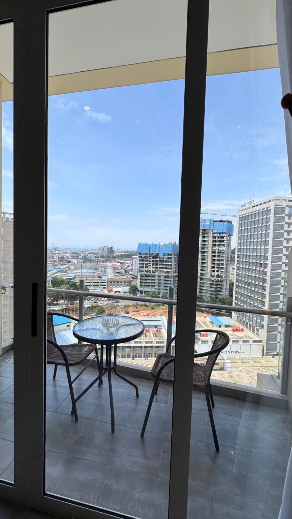 Nagoya Thamrin Apartment High Floor With View Ngoại thất bức ảnh